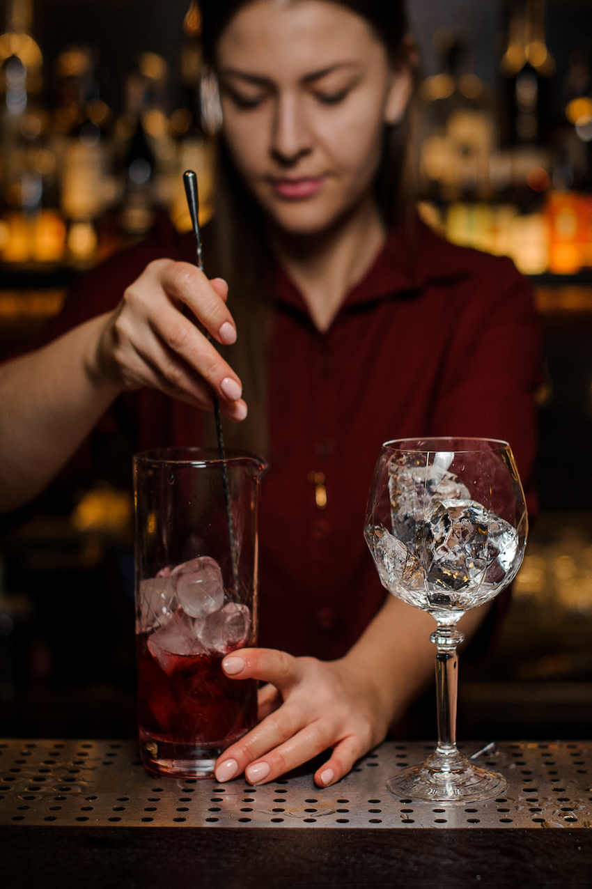 Shaking vs. Stirring Cocktails Cotswold Cocktail School